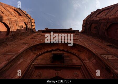 Entrée du célèbre fort rouge dans le quartier de Shahjahanabad à Delhi, en Inde Banque D'Images