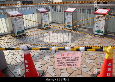 Une zone de tabagisme est temporairement fermée à Tokyo, au Japon, le 11 avril 2020, dans un contexte d'urgence en raison de la propagation du nouveau coronavirus. (Photo par AFLO) Banque D'Images