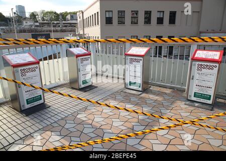 Une zone de tabagisme est temporairement fermée à Tokyo, au Japon, le 11 avril 2020, dans un contexte d'urgence en raison de la propagation du nouveau coronavirus. (Photo par AFLO) Banque D'Images