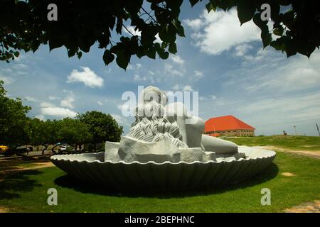 Sagarakanyaka ou Jalakanyaka ou Matsyakanyaka, l'immense sculpture d'une sirène, de plus de 35 m de long, faite par le célèbre sculpteur Kanayi Kunhiraman Banque D'Images