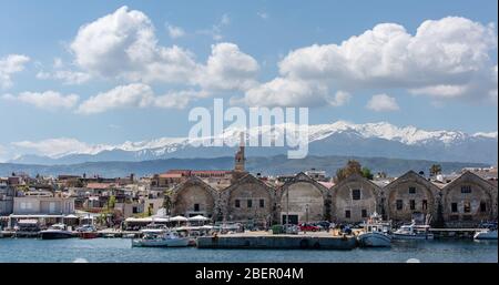 Vue sur le port de Chania dans le nord de la Crète Banque D'Images