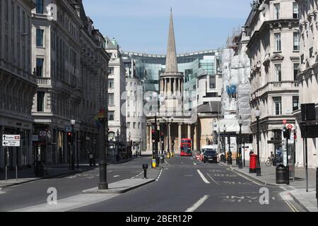 Vue sur Regent Street, Londres, en regardant d'Oxford Circus vers New Broadcasting House et All Souls Church Langham place, tandis que le Royaume-Uni continue à se verrouiller pour aider à freiner la propagation du coronavirus. Banque D'Images