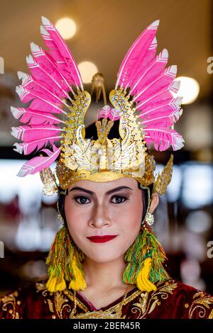 Portrait d’UN danseur traditionnel javanais au Palais du Sultan (le Kraton), Yogyakarta, Java, Indonésie. Banque D'Images