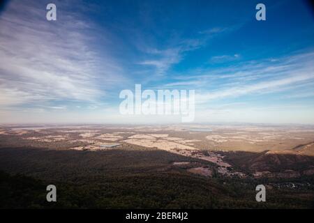 Vue sur la vallée depuis le belvédère de Boroka Banque D'Images