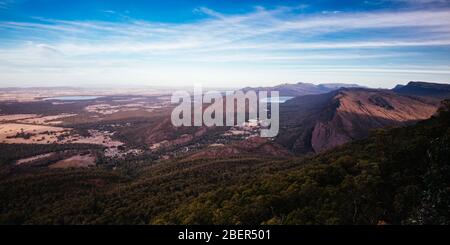 Vue sur la vallée depuis le belvédère de Boroka sur Halls Gap Banque D'Images