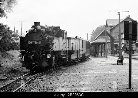 Un train à vapeur sur le chemin de fer étroit Zittau en 1990 Banque D'Images