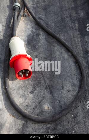 Fiche mâle et cordon du système électrique européen ( Finlande ) à courant triphasé Banque D'Images