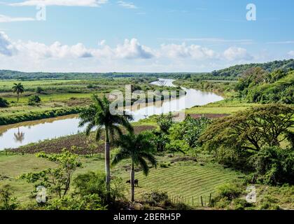 Rivière Agabama, vue élevée, Valle de los Ingenios, province de Sancti Spiritus, Cuba Banque D'Images