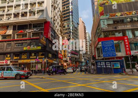 Rue Tsim Sha Tsui . Tsim Sha Tsui Street est un lieu commercial populaire à Hong Kong. Banque D'Images