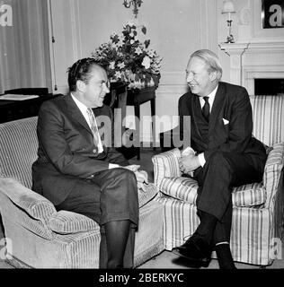 Le président AMÉRICAIN Richard Nixon et le premier ministre britannique Edward Heath à Claridges en 1969 Banque D'Images