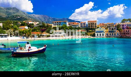 Magnifique village d'Assos, vue panoramique, Céphalonie, Grèce. Banque D'Images