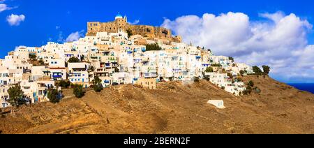Impressionnante île d'Astapalea, vue chora avec maisons blanches et château, Cyclades, Grèce. Banque D'Images
