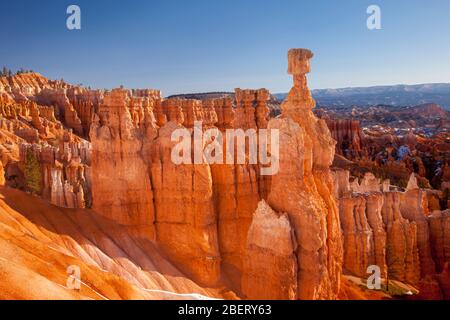 La formation de roches de marteau de Thor's à partir de Sunset point, parc national de Bryce Canyon, Utah, États-Unis Banque D'Images