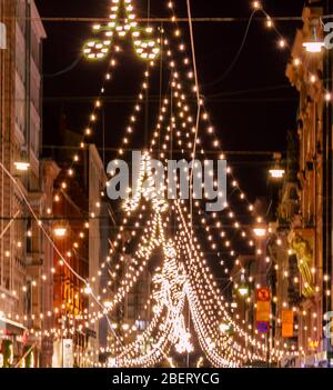 Décorations du marché de Noël dans la rue helsinki, en Finlande Banque D'Images