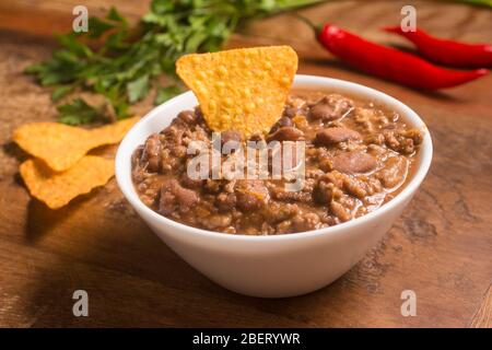 Haricots verts mexicains sur une table en bois Banque D'Images