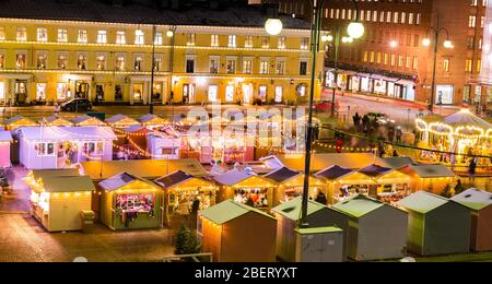 Marché de Noël d'Helsinki sur la place du Sénat Helsinki, cathédrale d'Helsinki, Finlande. Banque D'Images