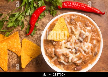 Haricots verts mexicains sur une table en bois Banque D'Images