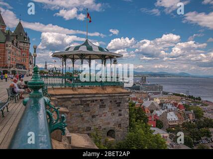 Québec, Québec, Canada, juillet 2012 - terrasse Dufferin devant le Château Fairmont surplombant le fleuve Saint-Laurent Banque D'Images