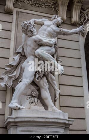 Statue d'Hercules Wrestling Antaeus, aile St Michael, Vienne Banque D'Images