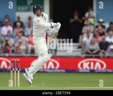 LEEDS, Royaume-Uni - 3 JUIN Stuart Broad of England évite une livraison rapide pendant le troisième jour du deuxième match de test NAT West entre l'Angleterre et le Pakistan au Headingley Cricket Ground, Leeds, dimanche 3 juin 2018. (Crédit: Mark Fletcher | mi News) Banque D'Images