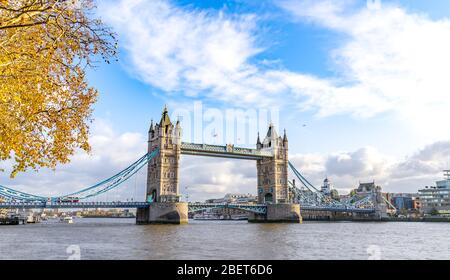 City, Londres, Angleterre, Royaume-Uni, architecture, pont, célèbre, Skyline, Thames, rivière, le tourisme, les voyages, le Tower Bridge, Banque D'Images