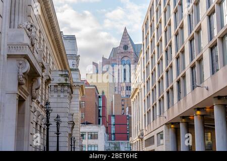 Gratte-ciel du bâtiment de bureaux de Londres, vue sur la rue. Banque D'Images