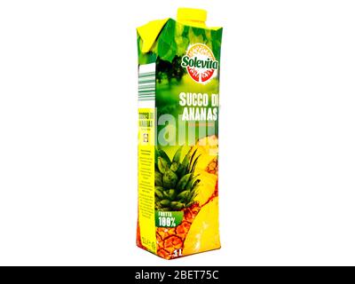 Jus de fruits Solevita Pineapple vendu par la chaîne de supermarchés LIDL Banque D'Images