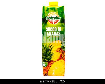 Jus de fruits Solevita Pineapple vendu par la chaîne de supermarchés LIDL Banque D'Images