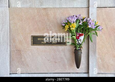 LOS ANGELES, CA/USA - 15 MARS 2019 : la tombe de Hugh Hefner au Pierce Brothers Westwood Village Memorial Park. Il est enterré à côté de Marilyn Monroe Banque D'Images