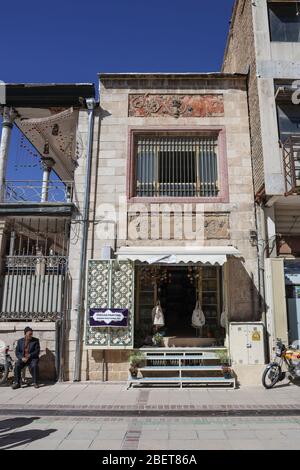 Boutique de souvenirs dans le quartier de Vakil Bazar, Shiraz, Fars Province, Iran, Persia, Moyen-Orient Banque D'Images