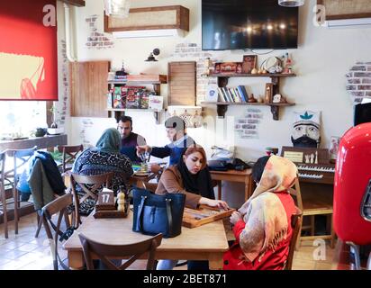 À l'intérieur du café Joulep dans la région du bazar de Vakil, Shiraz, province de Fars, Iran, Perse, Moyen-Orient Banque D'Images