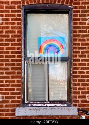 Arcs-en-ciel d'espoir pendant la pandémie du Covid19, Montréal Banque D'Images