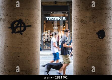 Tezenis boutique sur la rue via Ugo Bassi à Bologne, capitale et la plus grande ville de la région Emilie Romagne dans le nord de l'Italie Banque D'Images