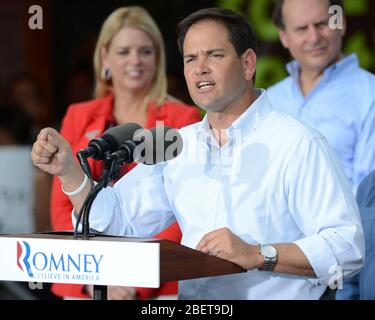 MIAMI, FL - 13 AOÛT : le sénateur républicain Marco Rubio parle lors d'un rassemblement de campagne au El Palacio de Los Jugos le 13 août 2012 à Miami, en Floride. Banque D'Images