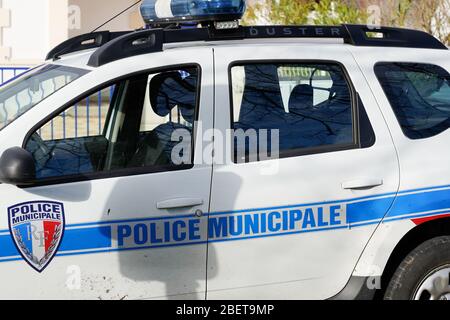 Bordeaux , Aquitaine / France - 01 09 2020 : police automobile blanche municipale véhicule de police municipale française Banque D'Images