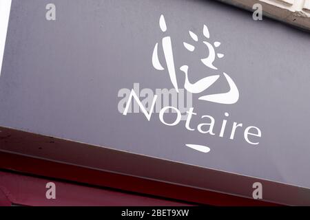 Bordeaux , Aquitaine / France - 01 09 2020 : logo du notaire dans le bâtiment du notaire Banque D'Images