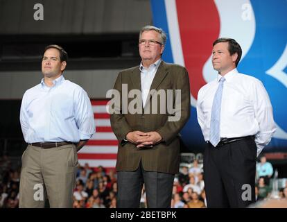 CORAL GABLES FL- OCTOBRE 31: Gov Mitt Romney s'est prononcé lors d'une campagne à l'Université de Miami le 31 octobre 2012 à Coral Gables, Flori Banque D'Images