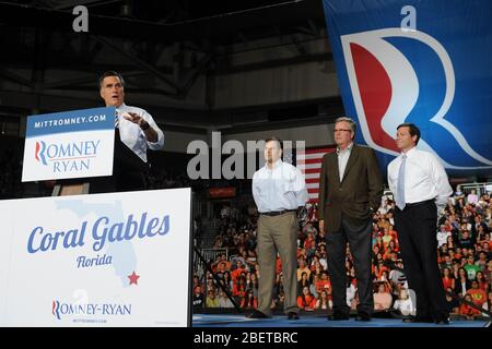 CORAL GABLES FL- OCTOBRE 31: Gov Mitt Romney s'est prononcé lors d'une campagne à l'Université de Miami le 31 octobre 2012 à Coral Gables, Flori Banque D'Images