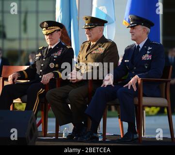 MIAMI, FL - NOVEMBRE 19 : général Martin E. Dempsey Président, chefs d'état-major interarmées, commandant entrant, général John F. Kelly USMC et général Douglas Banque D'Images