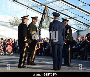 MIAMI, FL - NOVEMBRE 19 : général Martin E. Dempsey Président, chefs d'état-major interarmées, général Douglas M. Fraser USAF et camarade entrant, général John Banque D'Images