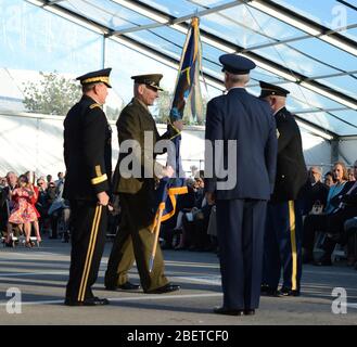 MIAMI, FL - NOVEMBRE 19 : général Martin E. Dempsey Président, chefs d'état-major interarmées, général Douglas M. Fraser USAF et camarade entrant, général John Banque D'Images