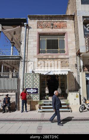 Boutique de souvenirs dans le quartier de Vakil Bazar, Shiraz, Fars Province, Iran, Persia, Moyen-Orient Banque D'Images