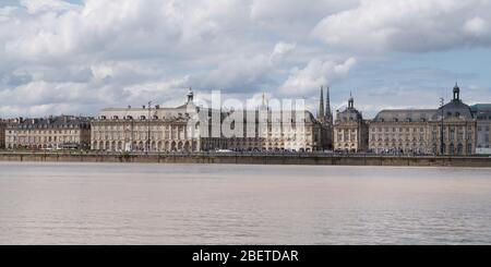 Bordeaux, Gironde / France - 05 26 2019 : Palais de la Bourse avec garonne en bannière web modèle Banque D'Images