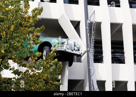 Bordeaux , Aquitaine / France - 10 02 2019 : Jaguar traverse le mur du parking victor hugo de Bordeaux en staging Banque D'Images