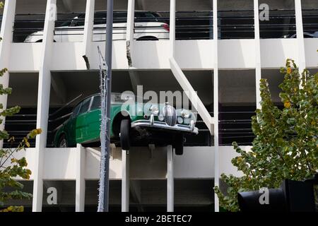 Bordeaux , Aquitaine / France - 10 02 2019 : parking victor hugo à Bordeaux avec stadification de voiture Jaguar traversant le mur Banque D'Images