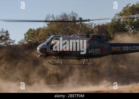 Hélicoptère utilisé par la Conafor, Commission nationale des forêts pour lutter contre les incendies de forêt dans la Sierra de Sonora, au Mexique. Juin 2014... (Photo: LuisGutierrez Banque D'Images