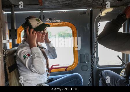 Hélicoptère utilisé par la Conafor, Commission nationale des forêts pour lutter contre les incendies de forêt dans la Sierra de Sonora, au Mexique. Juin 2014... (Photo: LuisGutierrez Banque D'Images