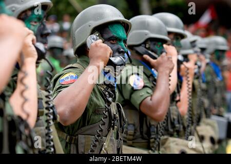 Les soldats vénézuéliens défilent dans le cadre d'un défilé militaire à Caracas, Venezuela, le mercredi 05 juillet 2006. Le défilé militaire a été de célébrer le 195ème anniversaire de l'indépendance vénézuélienne de l'Espagne.(ALTERPHOTOS/Alvaro Hernandez) Banque D'Images