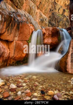 Cascade du canyon de Clear Creek (point milliaire 85), parc national du Grand Canyon, Arizona, États-Unis Banque D'Images