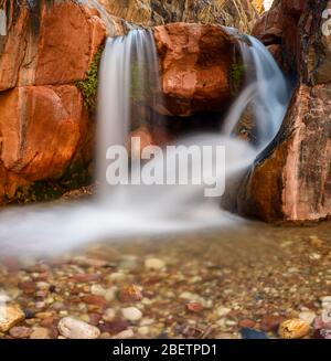 Cascade du canyon de Clear Creek (point milliaire 85), parc national du Grand Canyon, Arizona, États-Unis Banque D'Images
